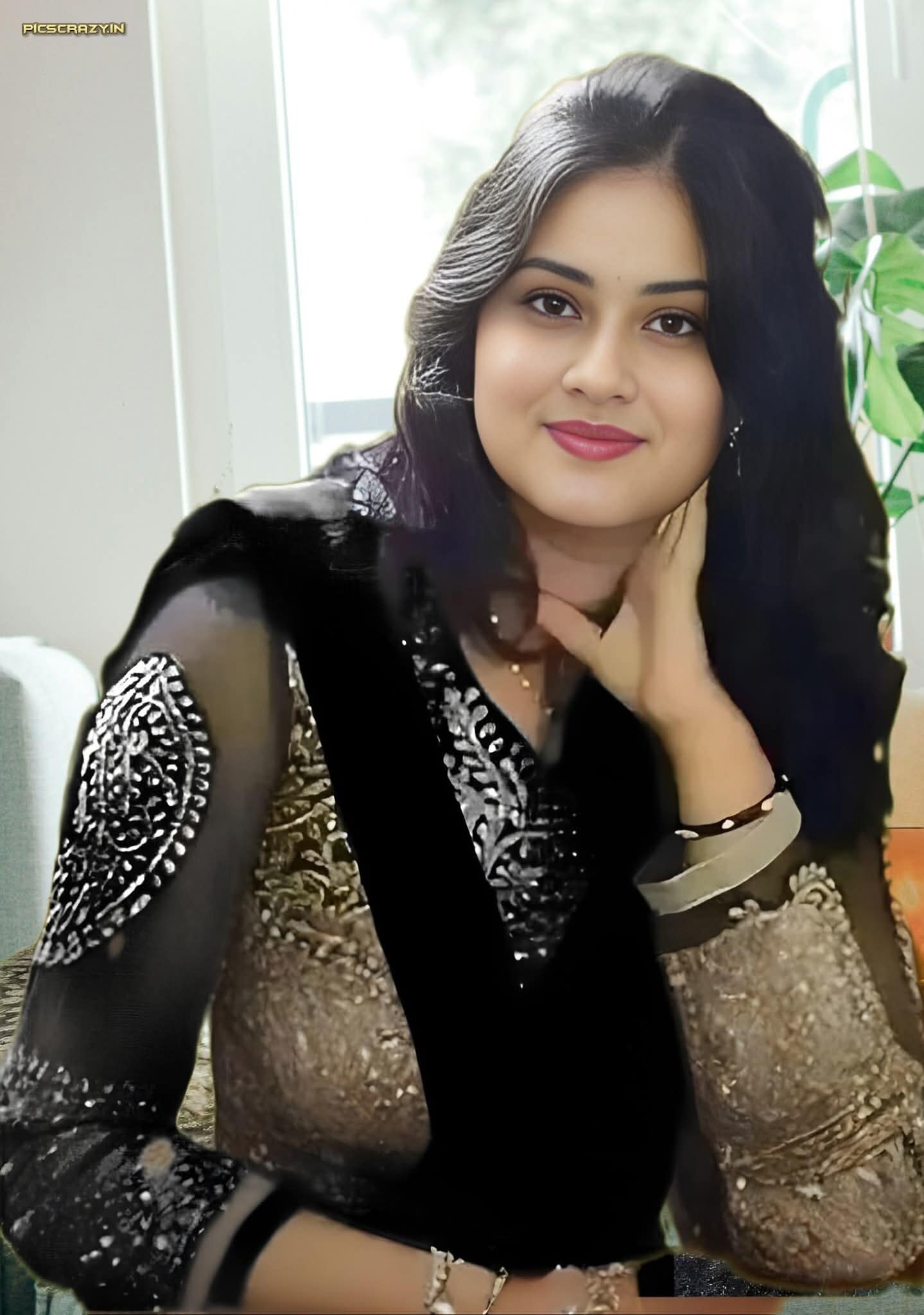 College trip per 3 lund ke darshan ho gaye 6 Bahan ki saheli ko jabardasti choda